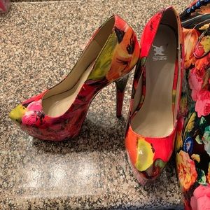 Flower platform heels with matching purse